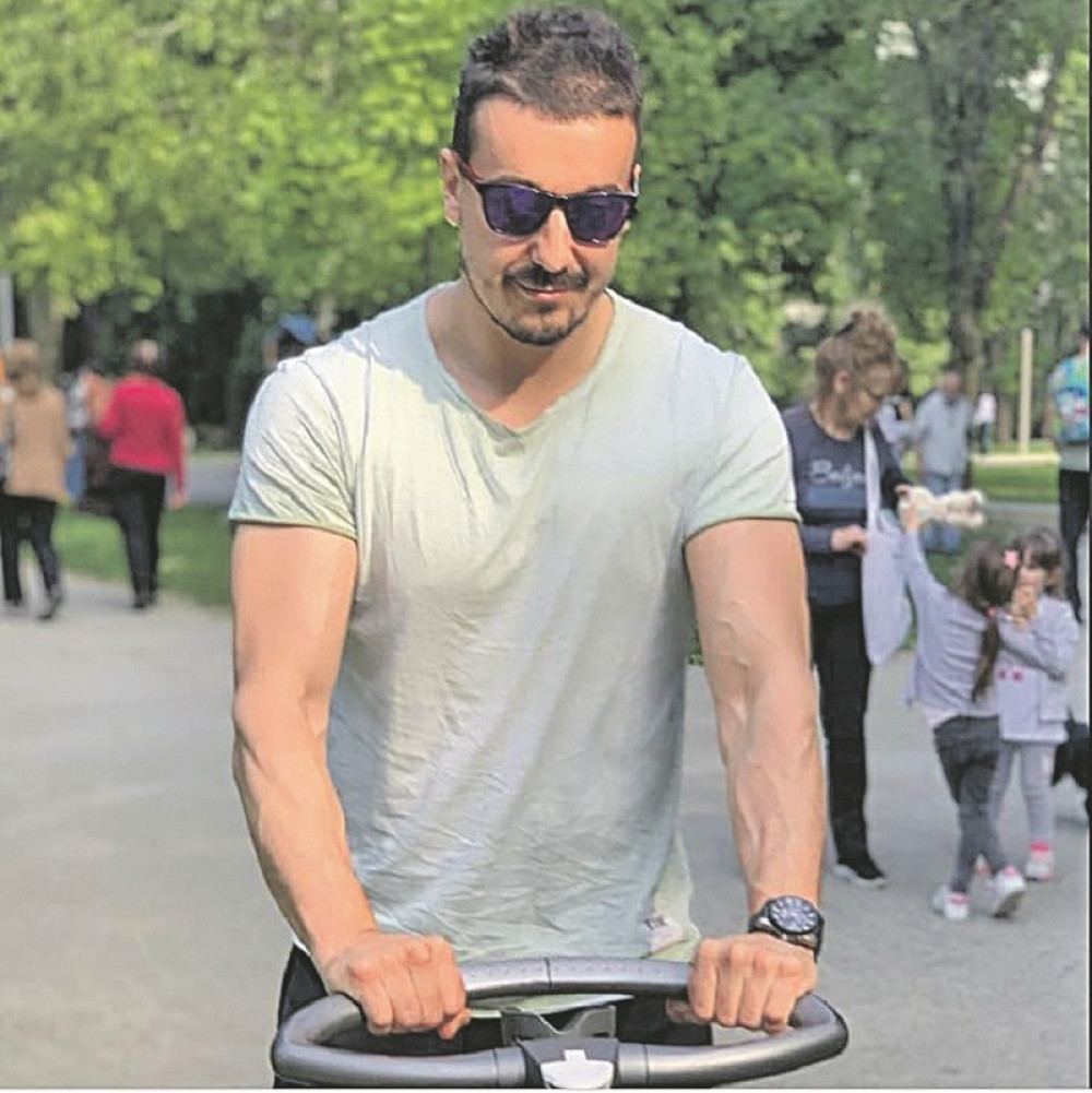 Srpski političar lumpovao u gej klubu, a evo i sa kojom pevačicom! (FOTO)