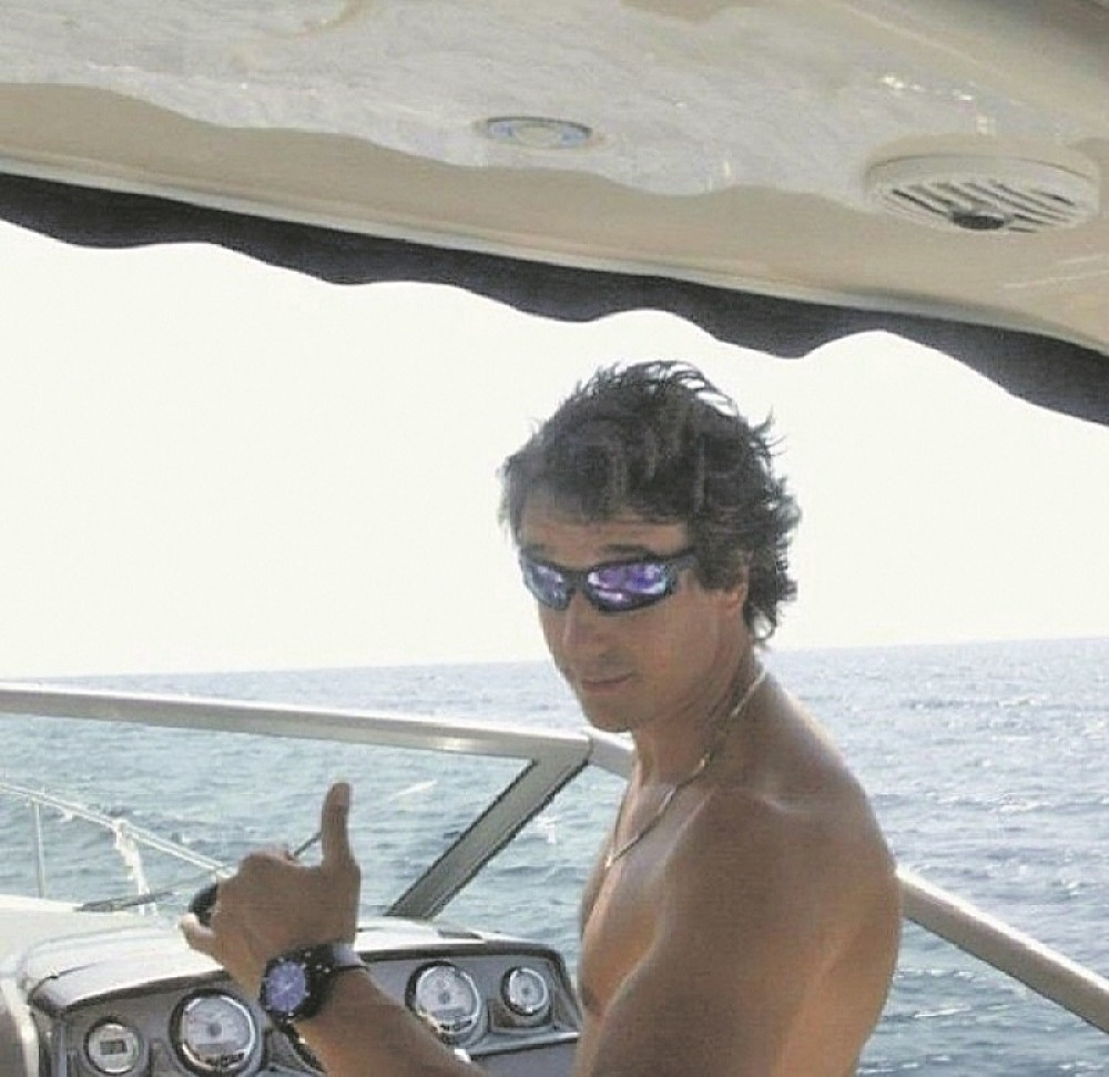 Političar je pun kao brod, a nećete verovati šta sve poseduje! (FOTO)