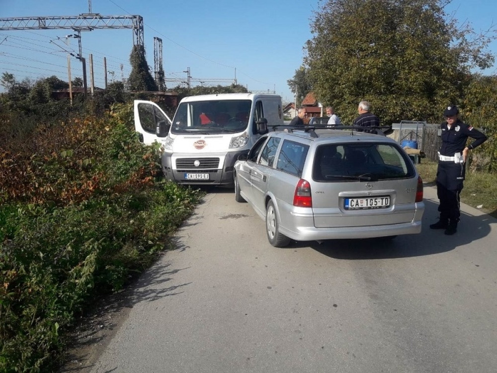 Vozaču „opela“ pozlilo za volanom i prešao u suprotnu traku (FOTO)