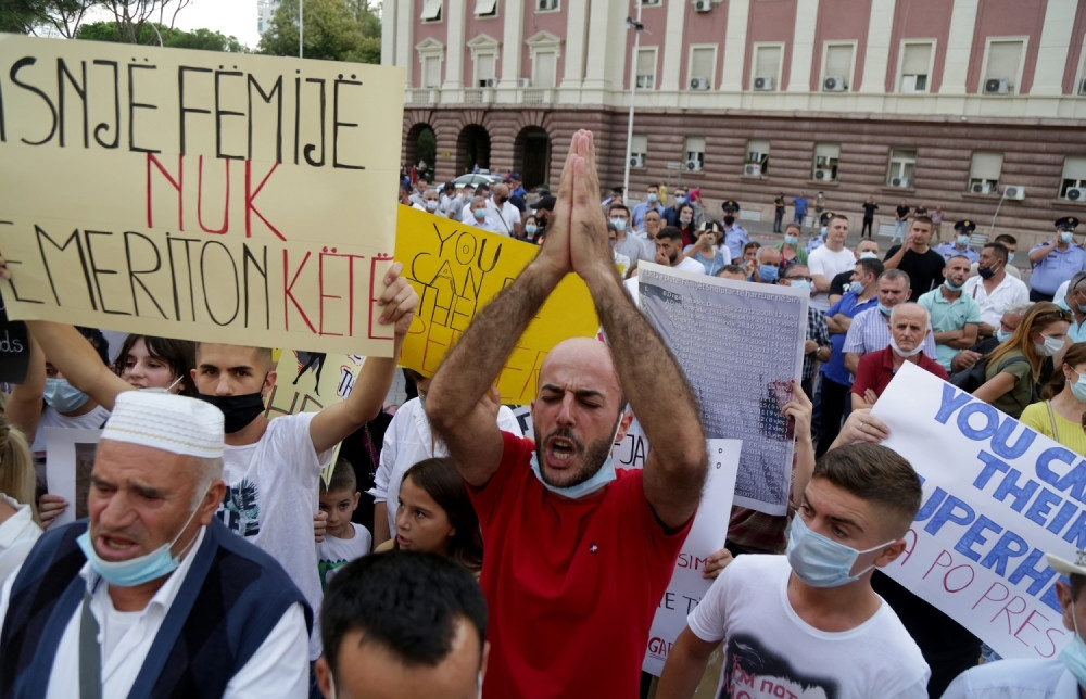 Korona pokosila komšije, užasne vesti sa Jadrana!