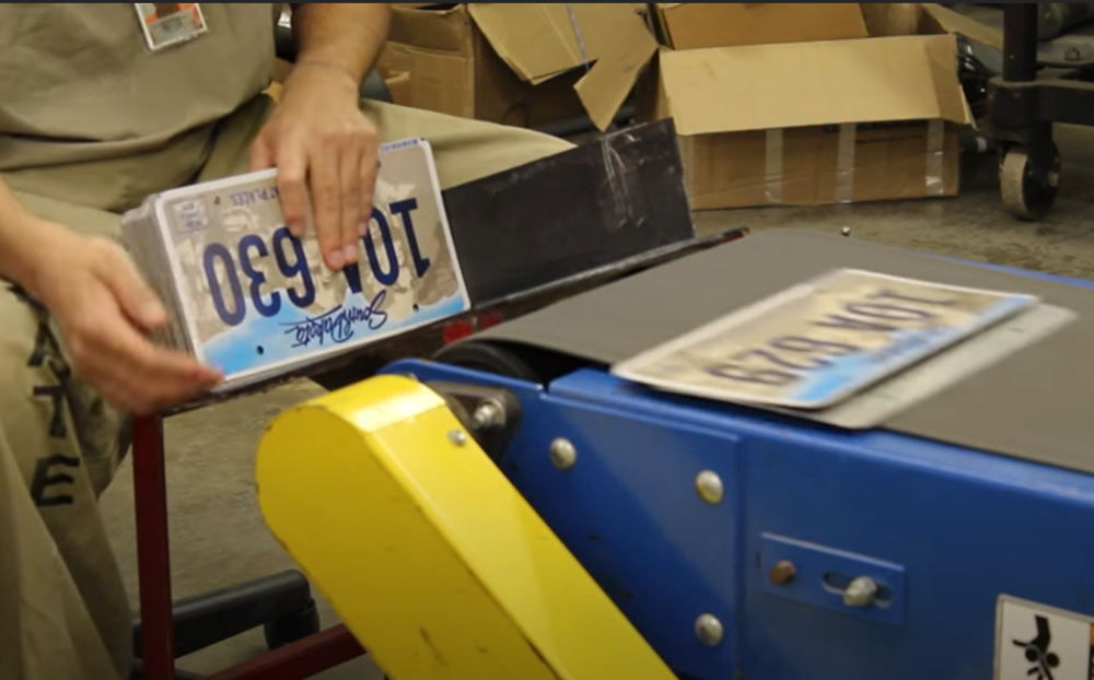 Koja zemlja je prva uvela tablice na automobile?