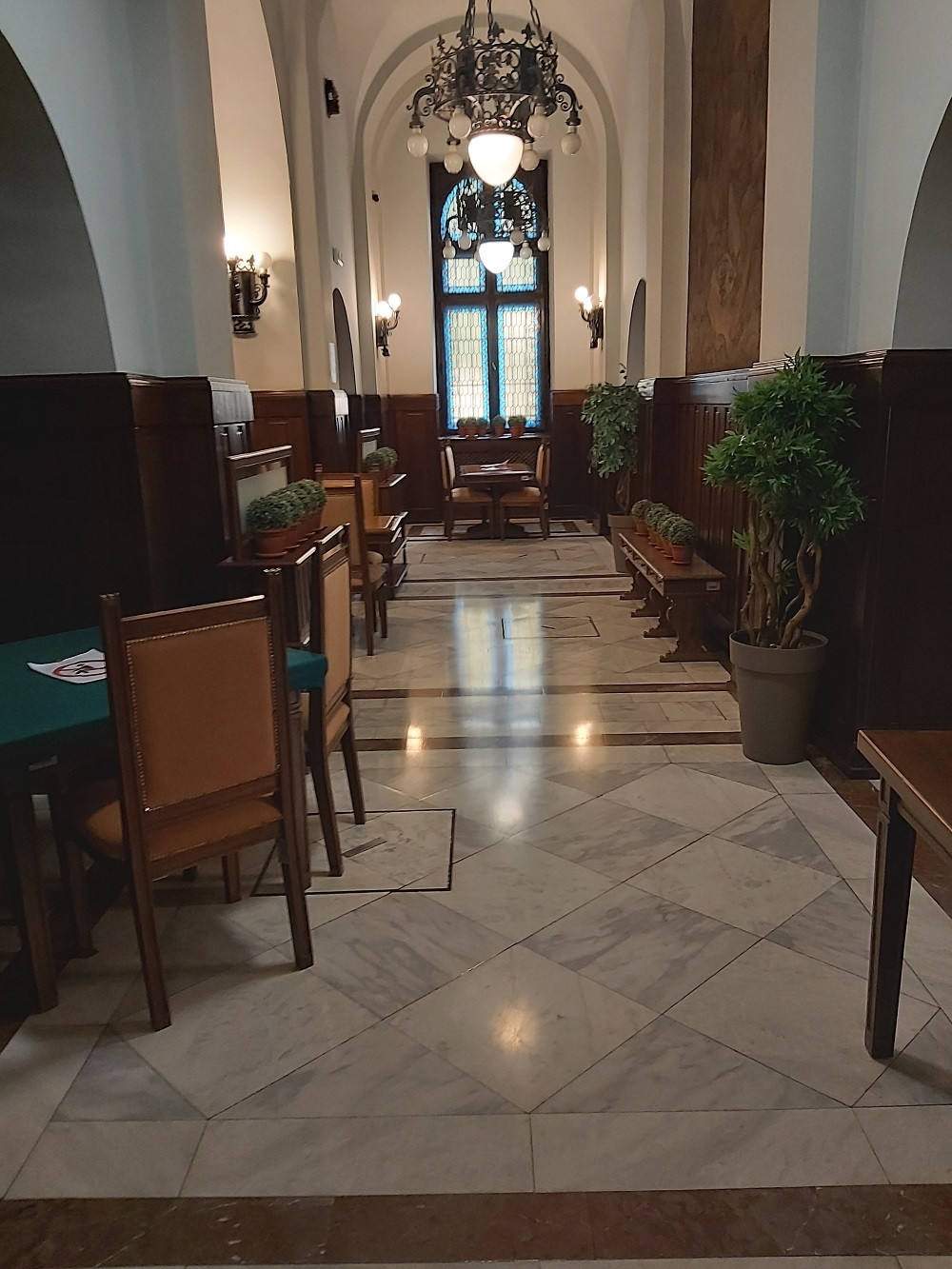 Dok Ana Brnabić predstavlja ekspoze, naš reporter otišao na drugu lokaciju! Od menija će vas zaboleti glava