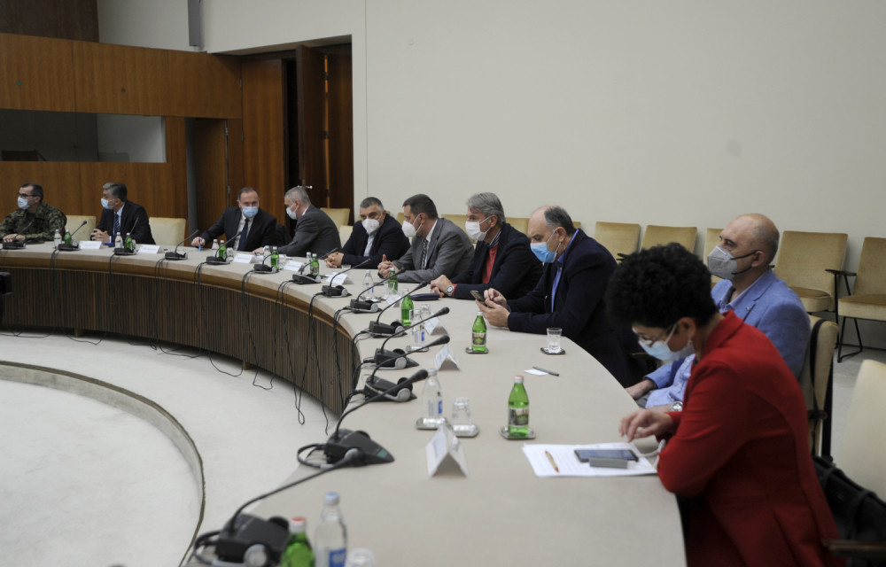 Pogledajte šta je Vesić tražio od Kriznog štaba, struka traži još vremena... Za ovakvu odluku treba hrabrosti!