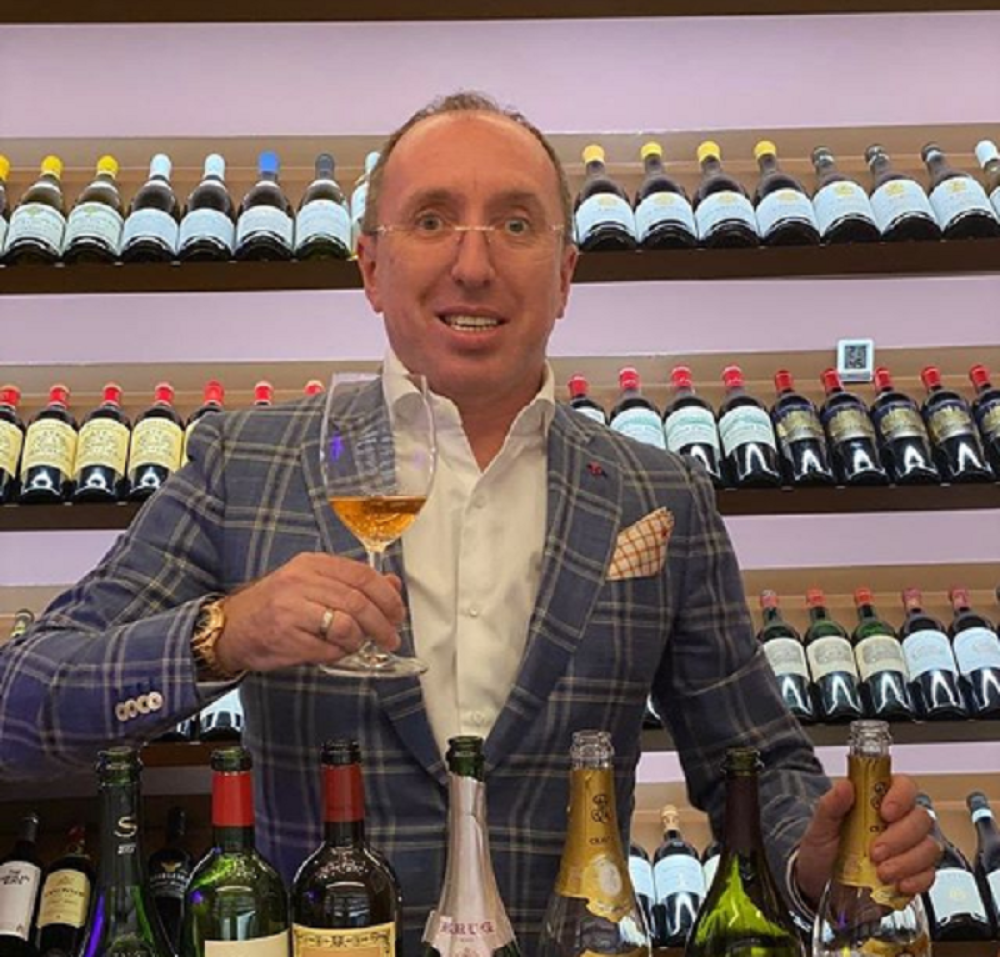 Kontroverzni biznismen osumnjičen za trgovinu drogom udario na ministra policije, objavom pljunuo u lice građanima Srbije