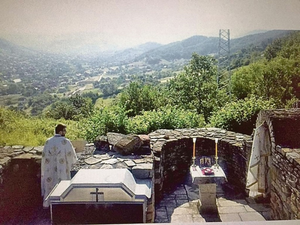 Ponovo na meti bezbožnika: Vandali zapalili ikonu Svete Petke, ali se požar sam ugasio! (FOTO)