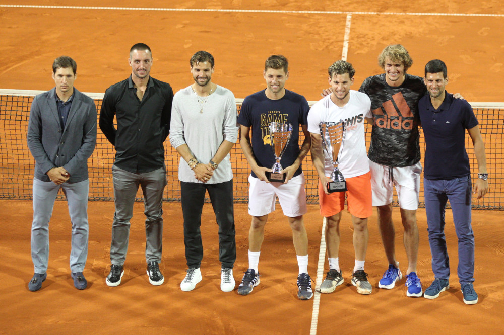 Pokušao je da me uguši jastukom, udario je moju glavu o zid, uvrtao mi ruke...