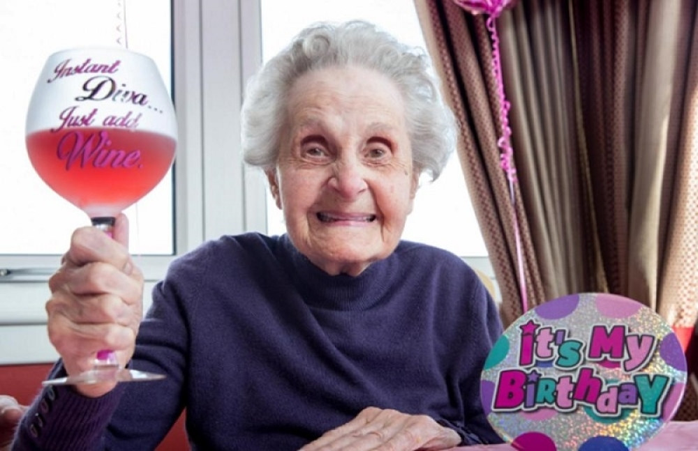 Ima 102 godine, puši, pije vino! Ovo je tajna Mejzinog dobrog zdravlja