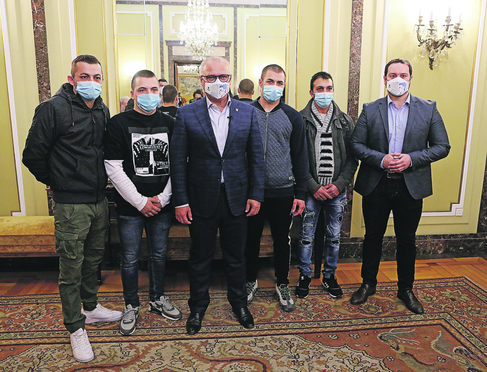 "Izbavili smo devojku u poslednjoj sekundi, iz USTA joj je izlazio DIM!" (VIDEO)