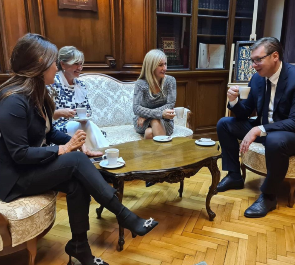Suzana Vasiljević pila čaj sa Vučićem, a onda je smeo potez predsednikove savetnice svima privukao pažnju (FOTO)