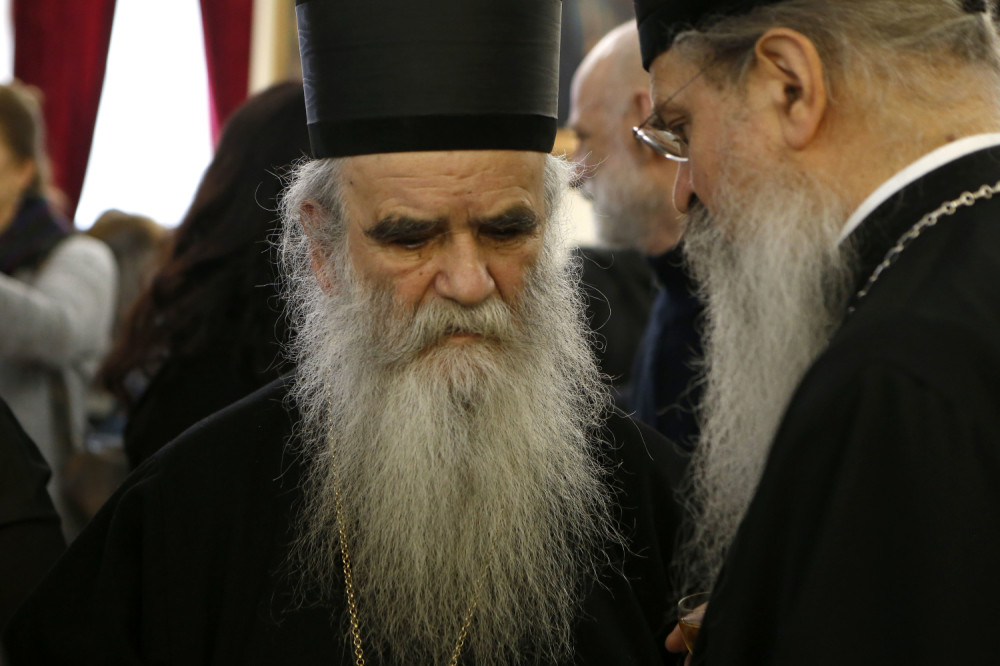 U Crnoj Gori uništen mural sa Amfilohijevim likom (FOTO)