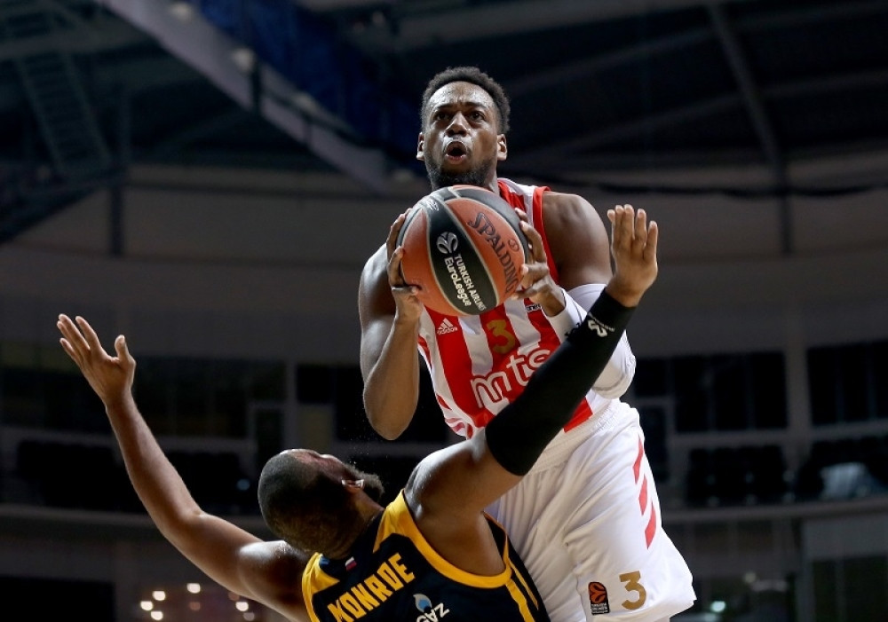 Mekolum ubacio u petu brzinu i za 10 minuta slomio crveno-bele! (VIDEO)