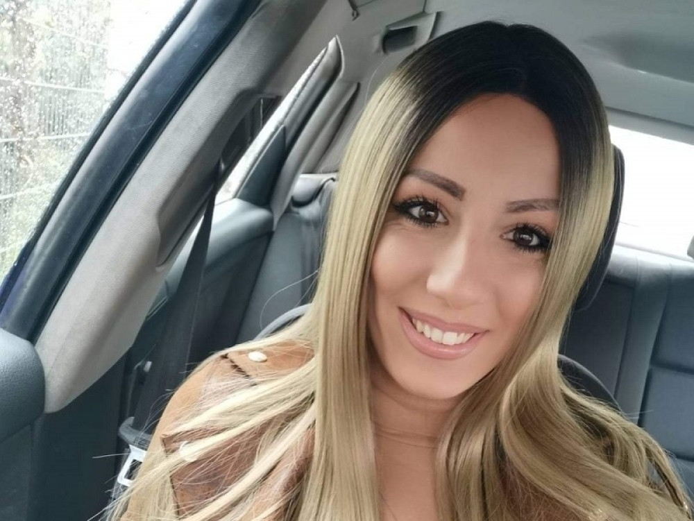 Htela sam da prerežem vene pred ikonom, posle poziva, rekao mi je: Iseći ću te na komade!