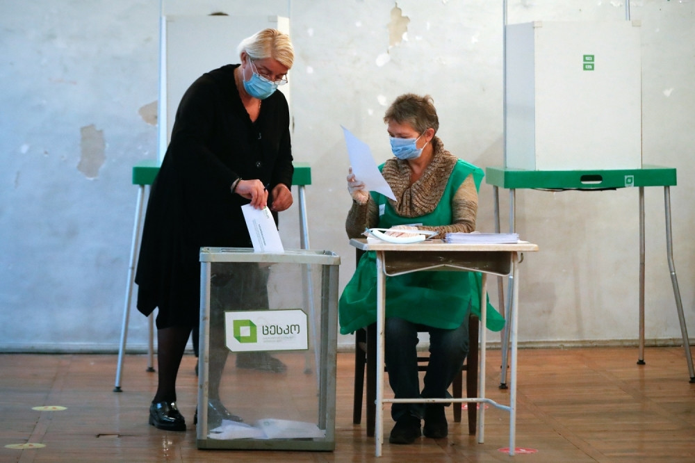 Mrki medved i dva tigra prognozirali ko će pobediti na izborima u SAD!