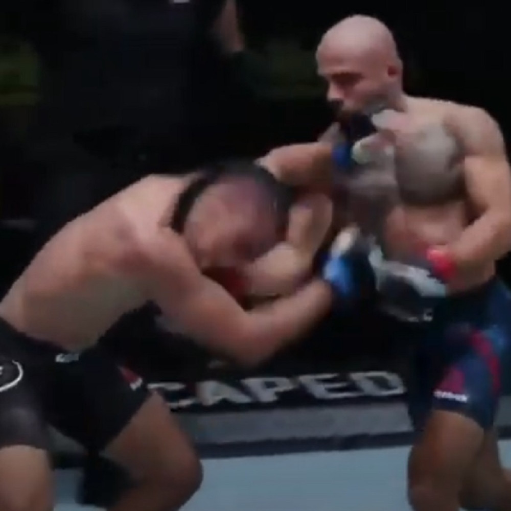 Samo je sevnulo, strašan udarac u bradu i uspavanka! (VIDEO)