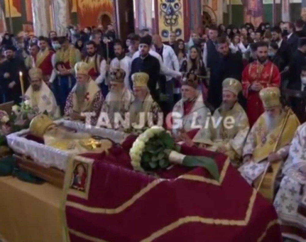 Šta se ovo nalazi na kovčegu mitropolita Amfilohija? (FOTO)