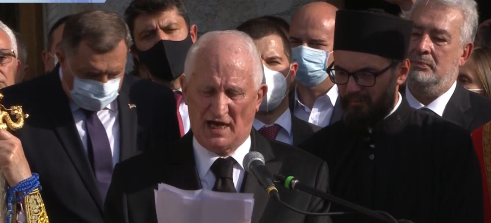 Dodik i Krivokapić liju suze dok Matija Bećković besedi na Amfilohijevoj sahrani, njegove reči će narod dobro upamtiti