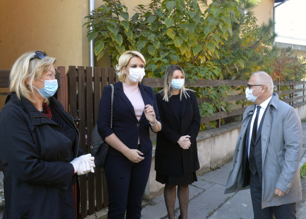 Država donirala šporet i deset laptopova, a korisnicima ustanove pružena mogućnost za obrazovanje