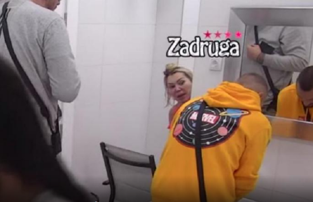 Glas bivše inspektorke se orio Zadrugom dok je gola urlala na njih dvojicu (VIDEO)