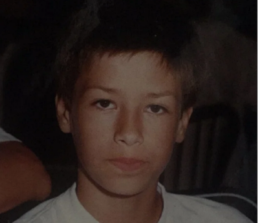 Njegovu muziku svi znaju, postao je otac, a evo kako je pevač nekada izgledao! (FOTO)