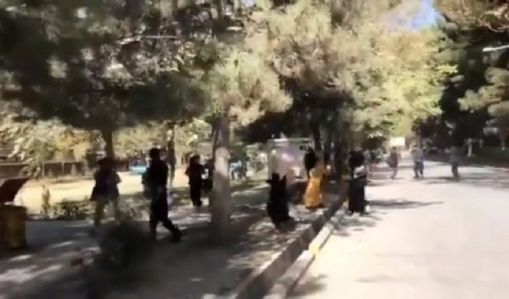 Ponovo pokrenut rat u Avganistanu! Teroristi upali na univerzitet i pobili najmanje 20 studenata, u toku je panična evakuacija!