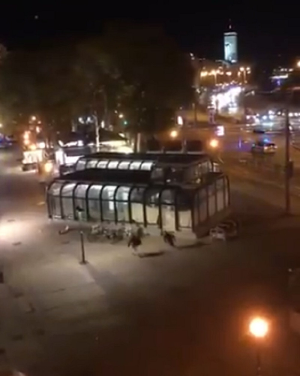 Turski MMA borci najveći heroji u Beču: Spasli ženu i policajca od sigurne smrti u naletu terorista! (VIDEO)