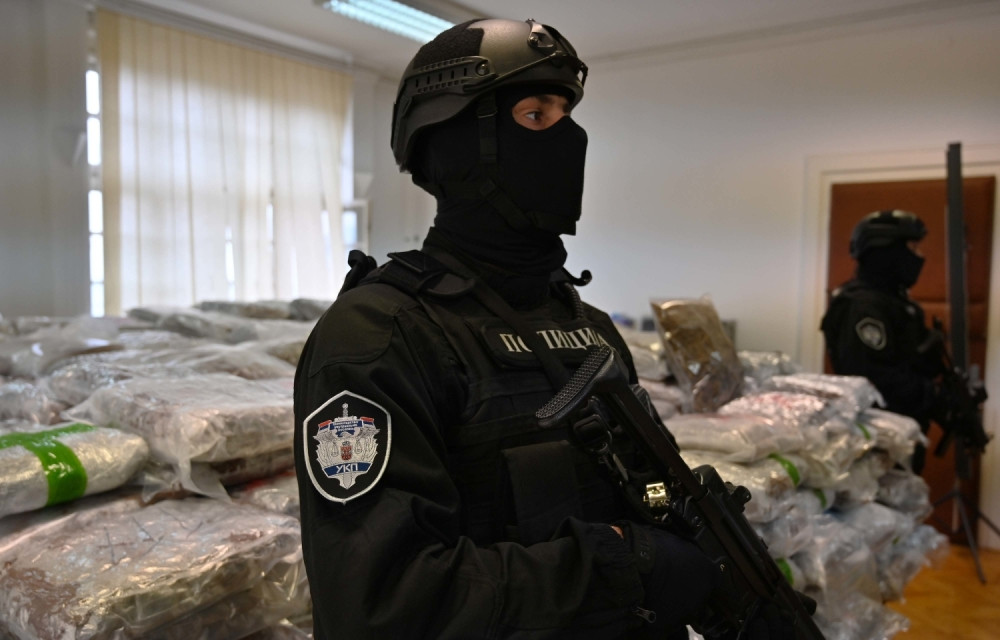 Specijalci upali u kuću u Aranđelovcu, zbog onoga što su pronašli devetoro je momentalno odvedeno u zatvor!