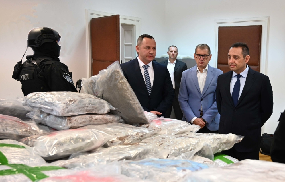 Vulin obišao pripadnike Uprave kriminalističke policije koji su zaplenili više od 600 kilograma skanka i uhapsili devet osoba