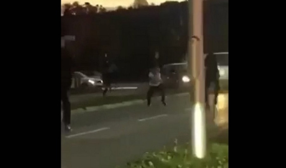 Užasan snimak iz Đakovice, policajci bežali!