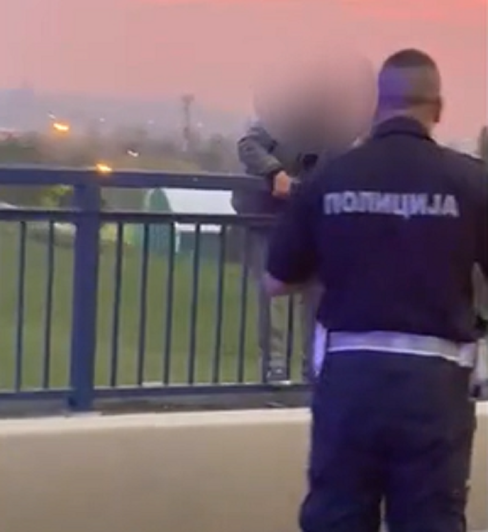 Pogledajte dramu na Brankovom mostu, policajci pokušavaju sve