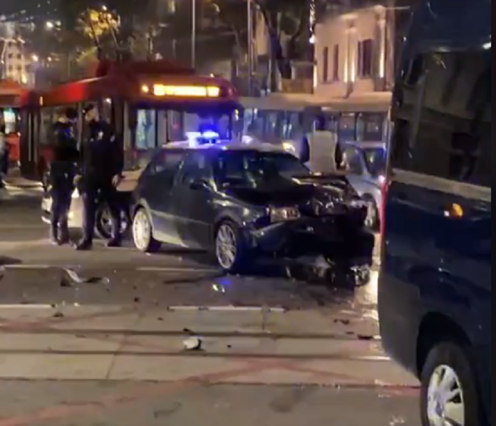 Bežao od policije pa napravio katastrofalan sudar u Takovskoj!