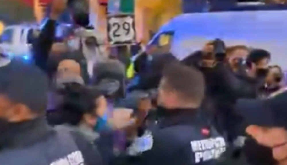 Hapšenje ispred Bele kuće, da li Americi preti haos? (VIDEO)