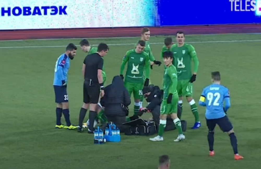 Posle strašnog udarca krvavog Srbina vraćali u život na terenu!