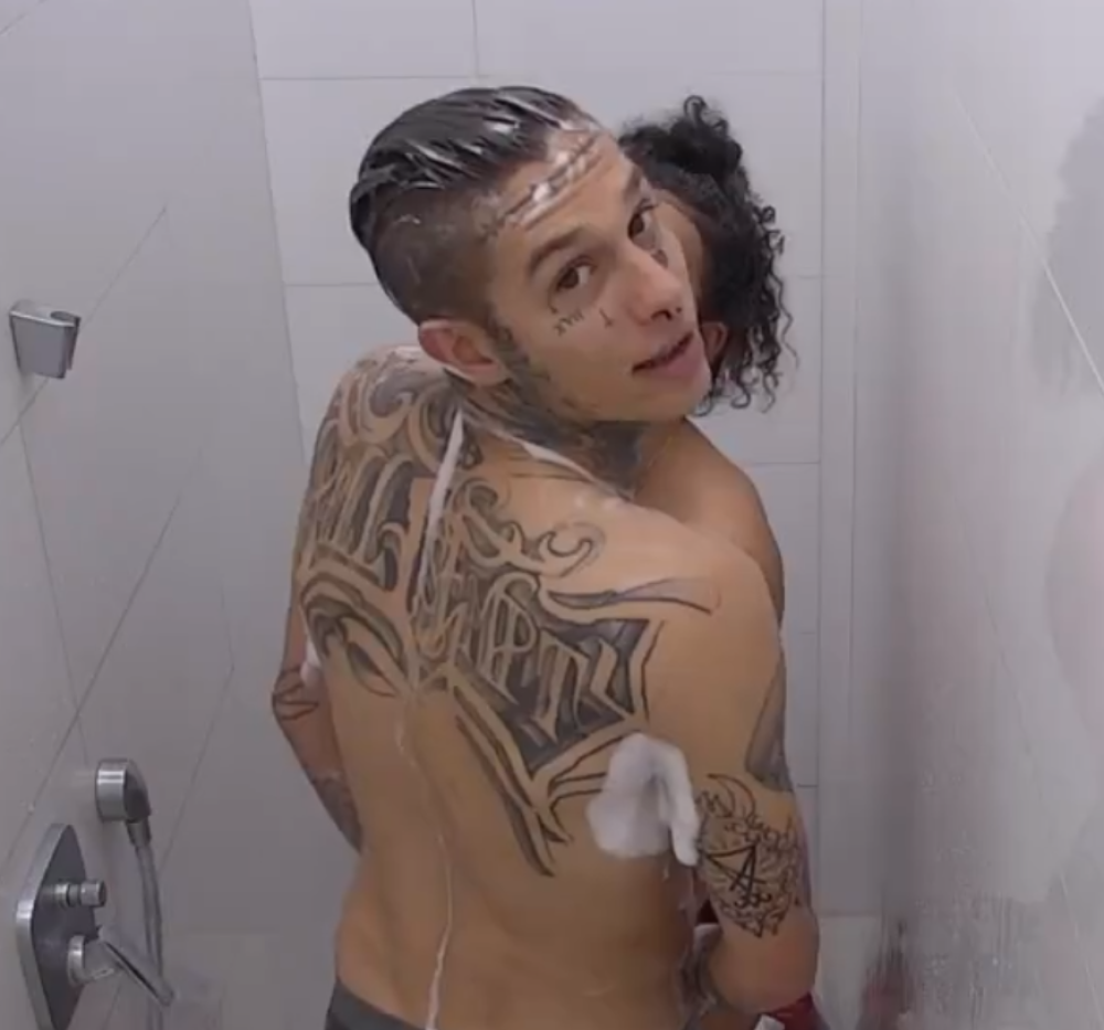 Paula i Fran se dohvatili u tuš kabini, dok je Sanja prala zube