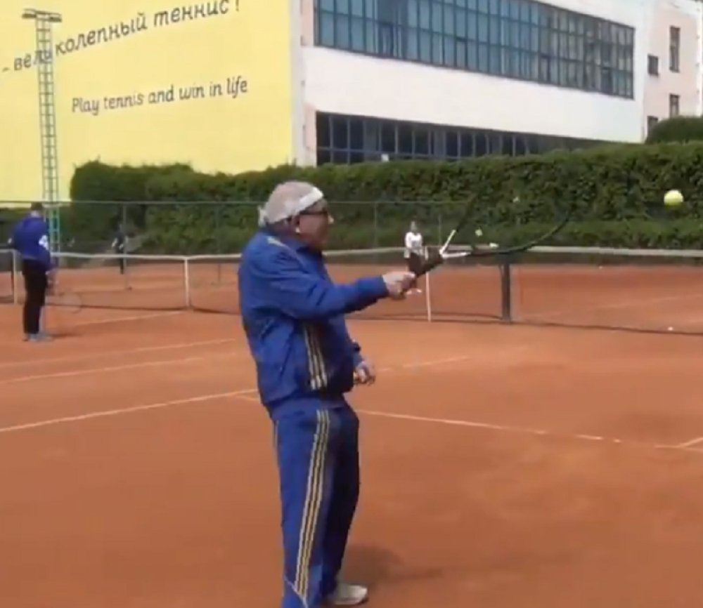 Ima 96 godina, a sprema se da zaigra na turniru! (VIDEO)