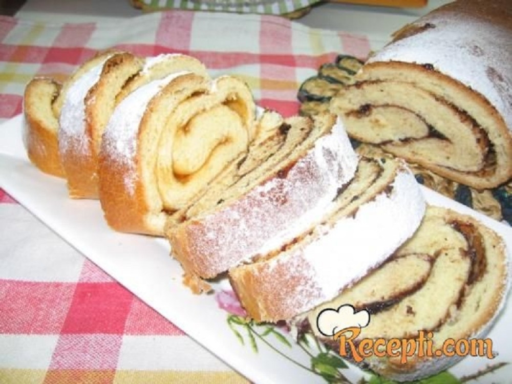 Štrudla sa džemom, miriše na detinjstvo