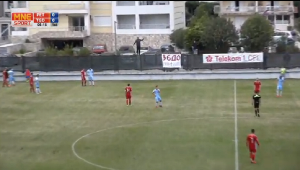 Skandal u Petrovcu! Utakmica prekinuta zbog transparenta mitropolitu Amfilohiju! (VIDEO)