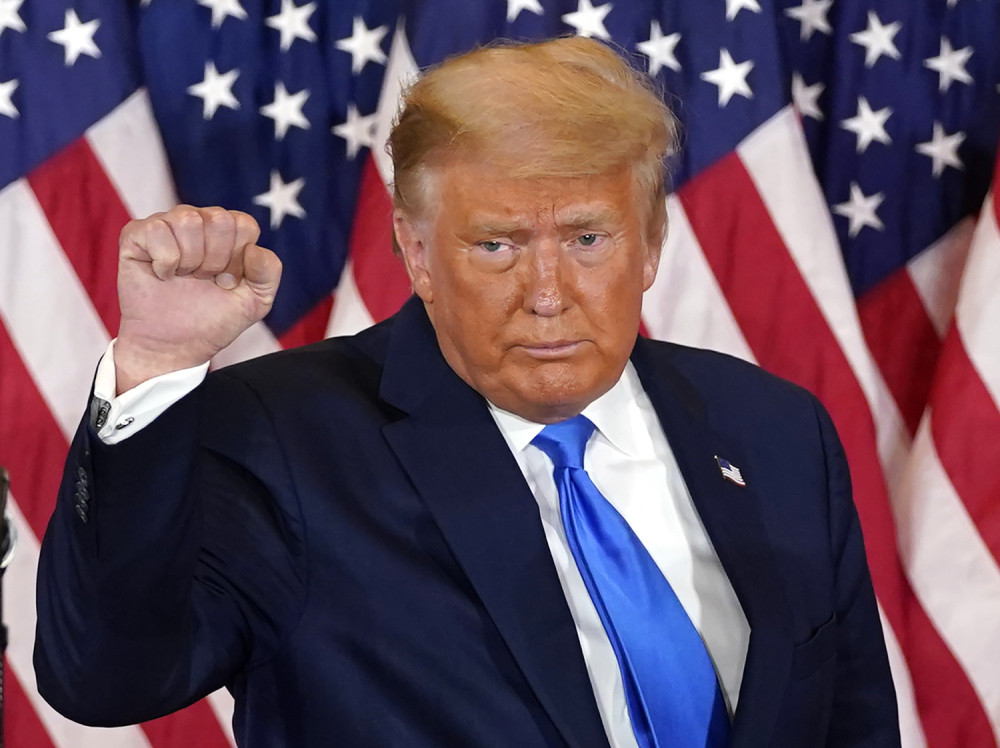 Tramp se prvi put pojavio u javnosti, ali svi su gledali samo u ovo! Amerikanci u neverici šta mu se desilo (FOTO)