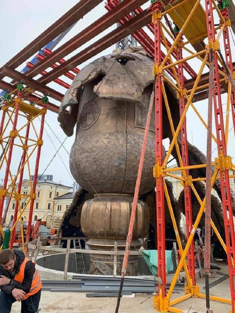 Počelo postavljenje statue Stefana Nemanje