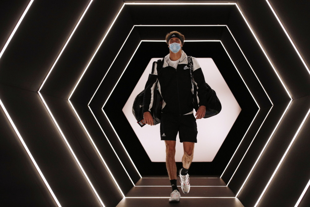 Teniseru sve lađe potonule, devojka tvrdi da ima snimke koji mogu da mu unište karijeru