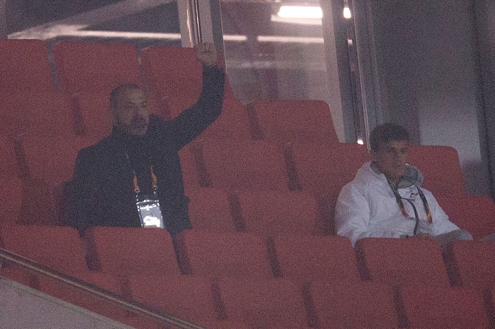 Evo sa kim je Deki Stanković pratio utakmicu!