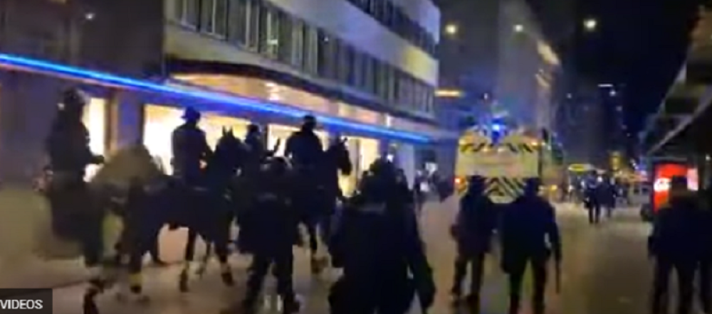 Policija na konjima juri demonstrante, građani BESNI, misle da je korona deo svetske zavere(VIDEO)