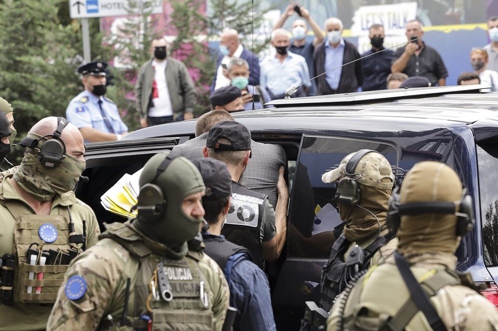 Euleks upao u kuću Hašima Tačija! (VIDEO)