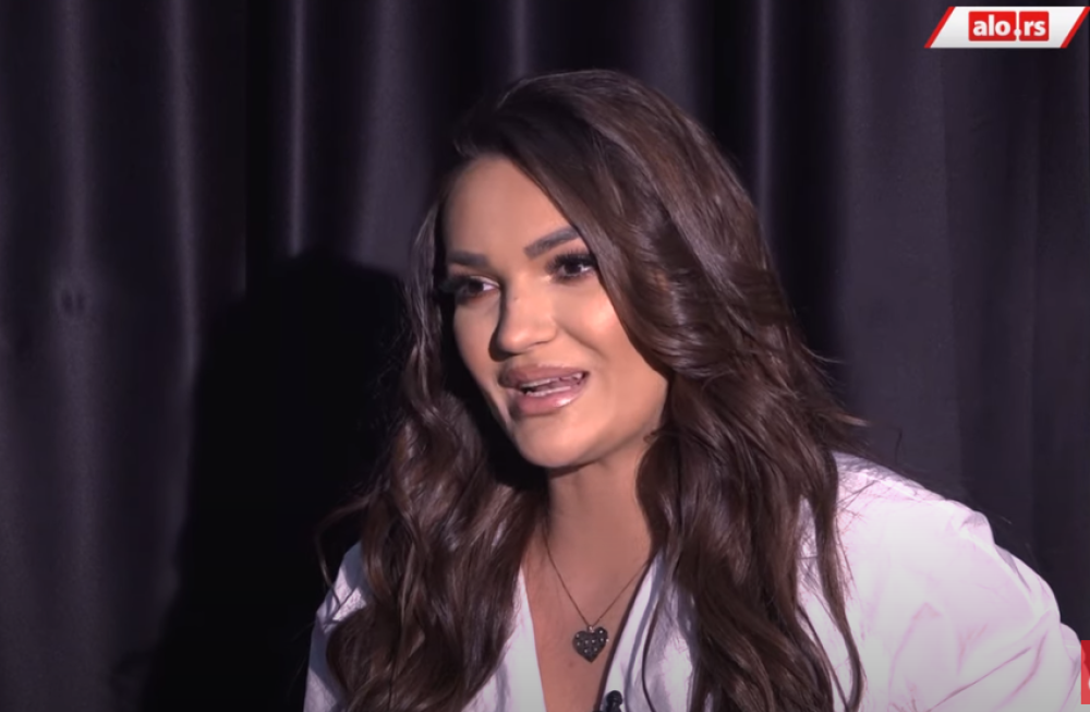 Pevačica priznala da je u vezi sa oženjenim kompozitorom, a razlog zbog kog je sve krila će vaš šokirati! (VIDEO)