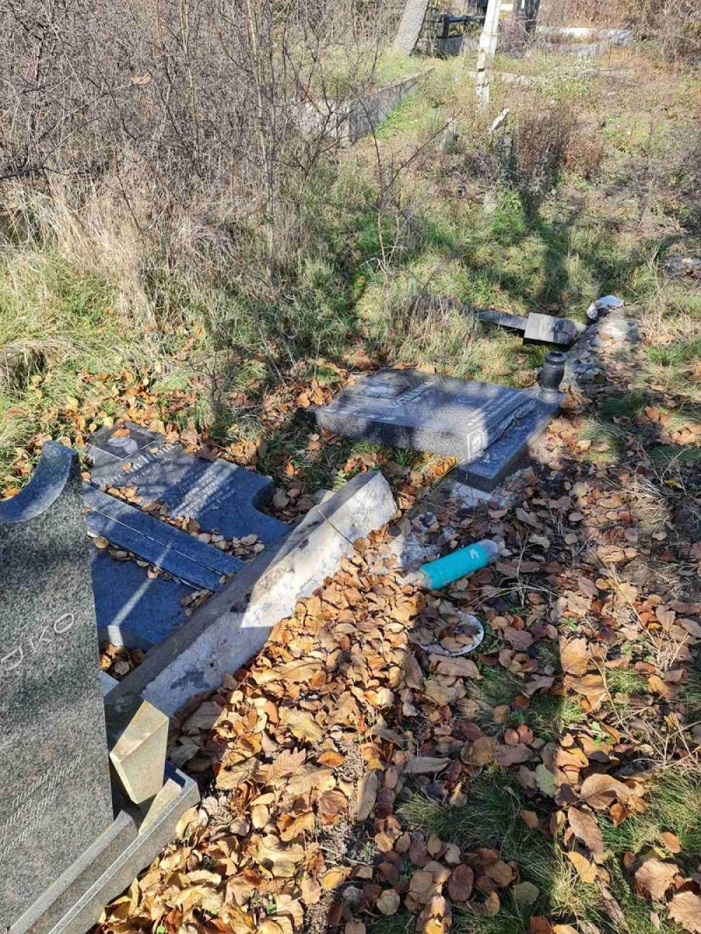 Otišao na grob svojih najmilijih na Kosovu, a onda shvatio kakav su užas počinili Albanci (FOTO)