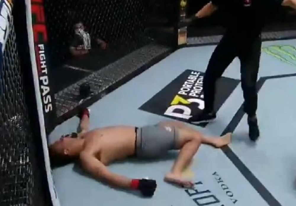 Odavno nije viđen brutalniji nokaut nogom (VIDEO)