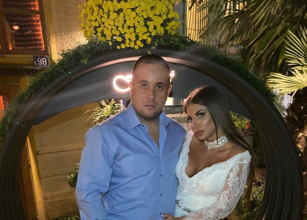 Dragana Mitar sva u belom raspametila goste, poznati biznismen organizovao gala slavlje (FOTO)