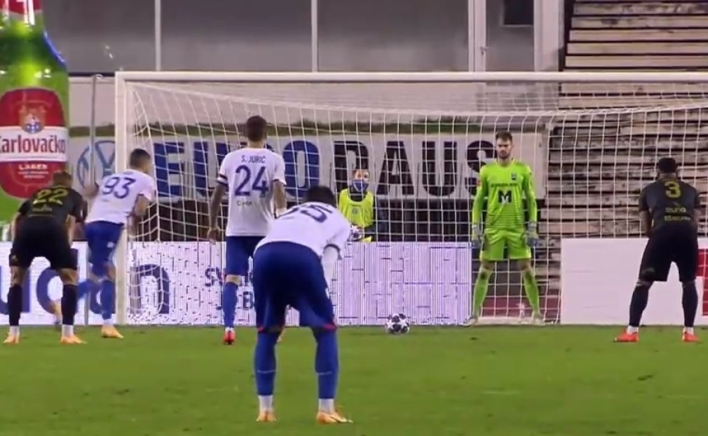 Svađali se ko će da izvede penal u 96. minutu za pobedu, pa promašili (VIDEO)