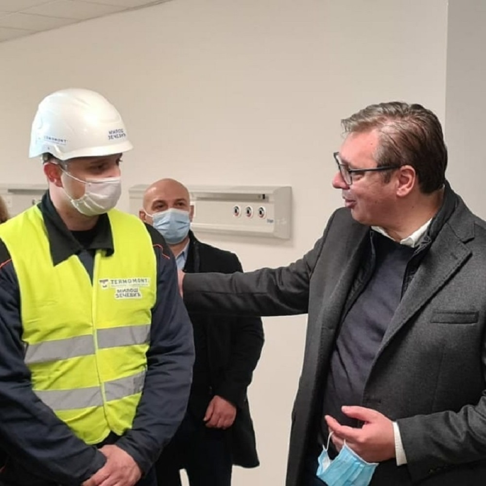 Predsednik u obilasku gradilišta nove kovid bolnice: "Hvala na trudu, na energiji, na radu, na svemu. Hvala našim vrednim radnicima, hvala našim lekarima!"