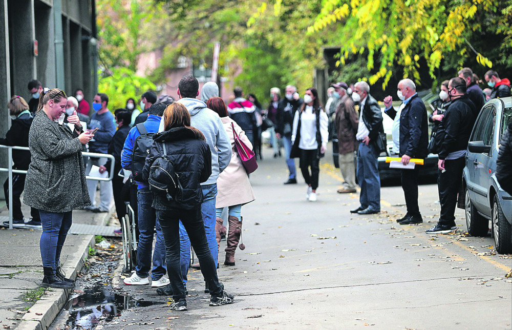 Posle rasprave, kolegi zadao tri udarca i polomio nos