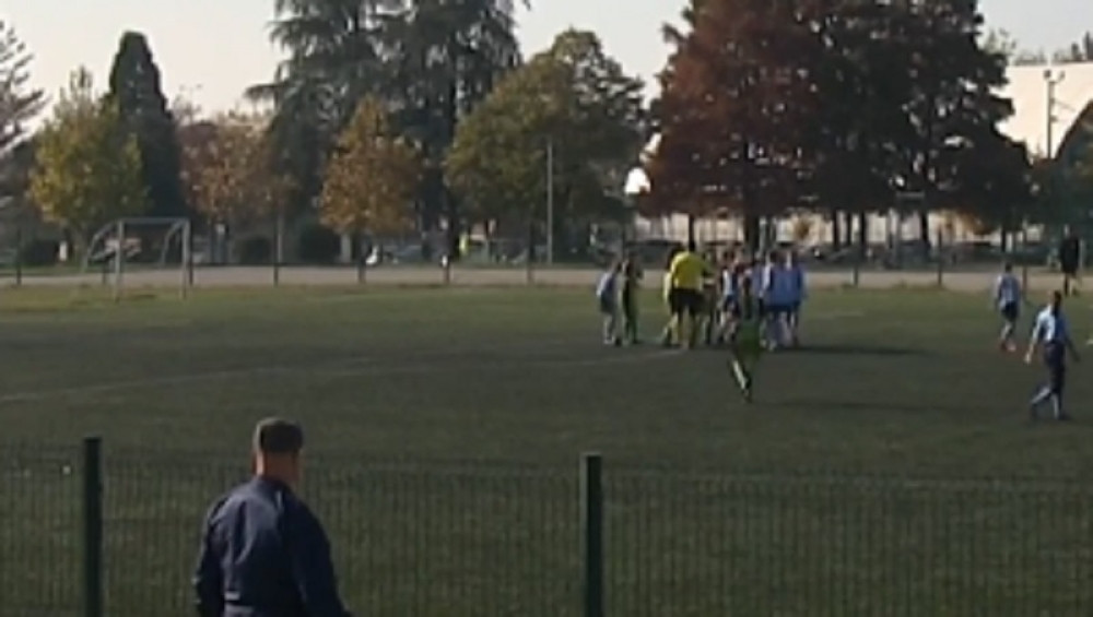 Sevale pesnice, devojčice fudbalerke se brutalno potukle u Lazarevcu (VIDEO)